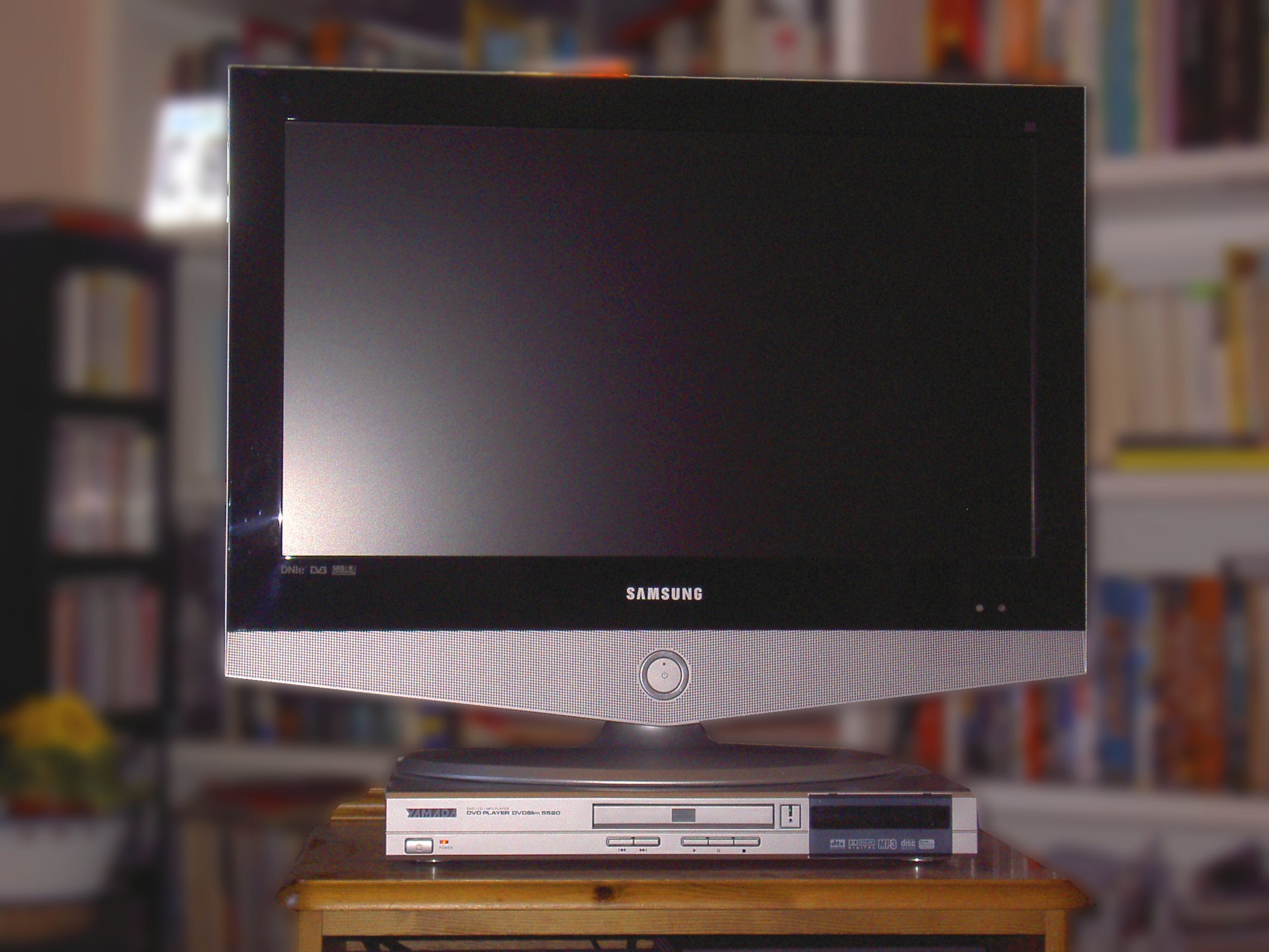 Contemporary early-2000s DVD player shown for era context, not a documented EVD unit
